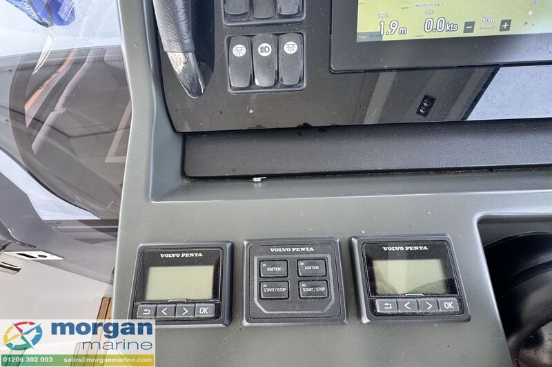 Jeanneau Leader 40 - engine controls Jeanneau Leader 40 