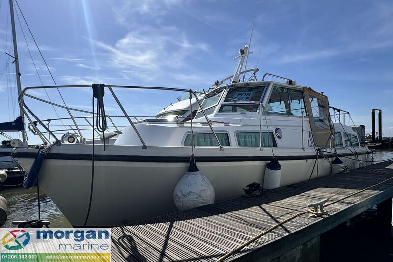  Aquastar 27 aft cabin