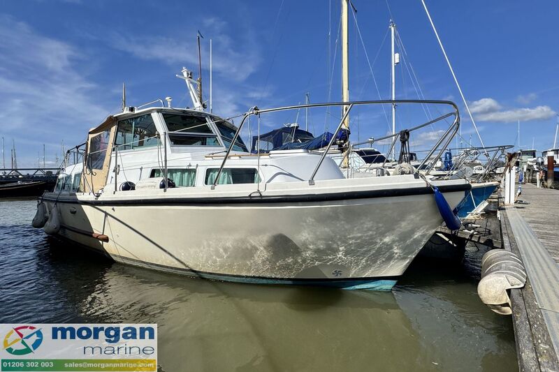  Aquastar 27 aft cabin
