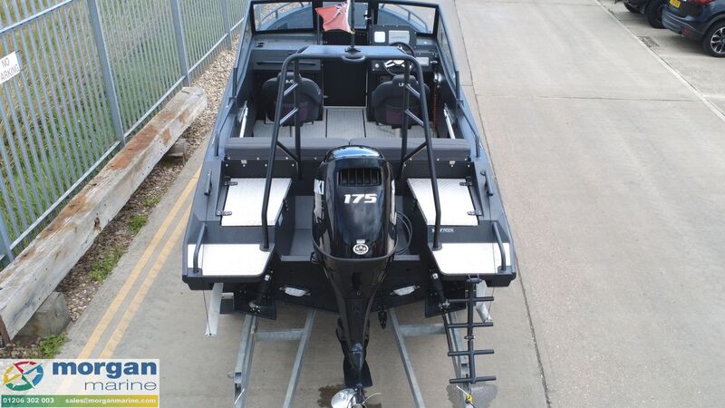  UMS 655  DC Bow Rider