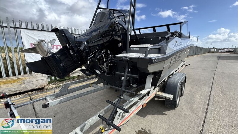  UMS 655  DC Bow Rider