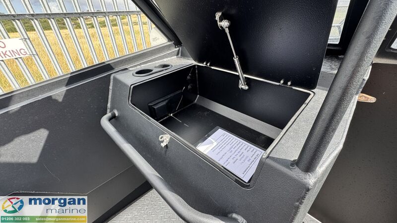  UMS 655  DC Bow Rider