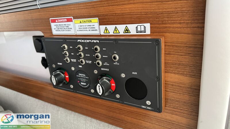  Axopar  28 Cabin