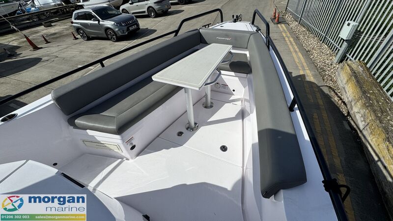  Axopar  28 Cabin