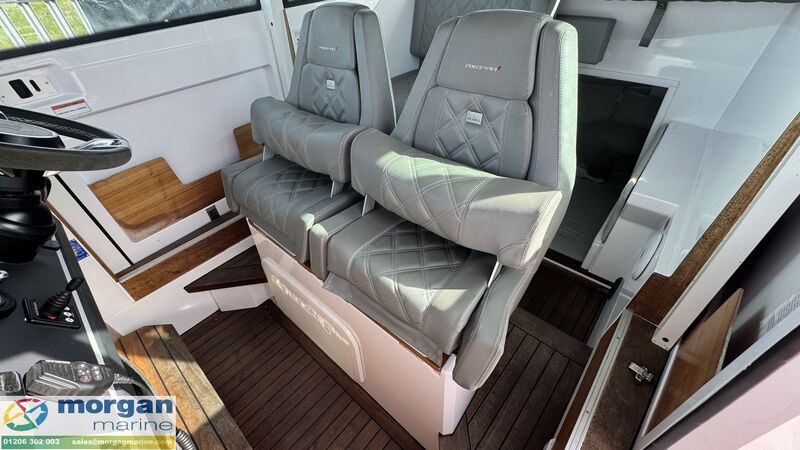  Axopar  28 Cabin