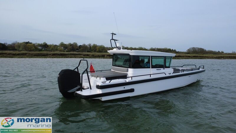 Axopar  28 Cabin