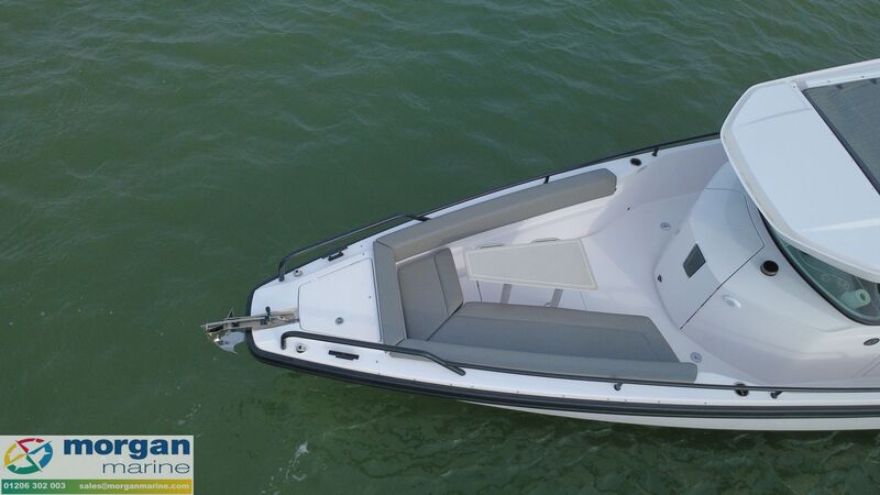  Axopar  28 Cabin