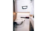 Jeanneau Merry Fisher 895 Sport - Series 2 - toilet and shower compartment Jeanneau Merry Fisher 895 Sport - Series 2