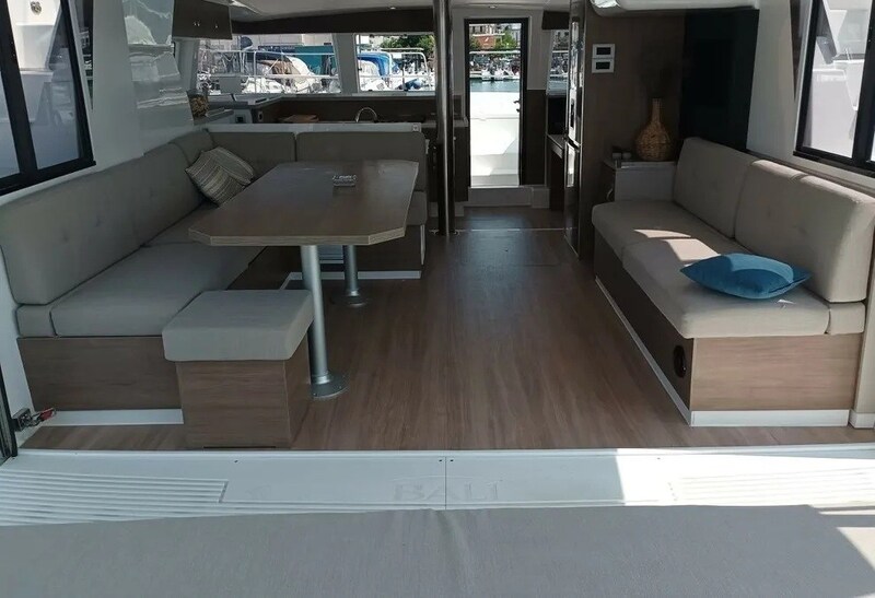 Bali 4.2_9 Catana Bali 4.2