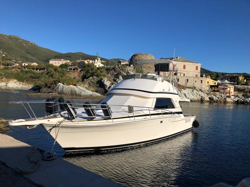 Bertram 37, bow profile Bertram Yacht 37' Convertible