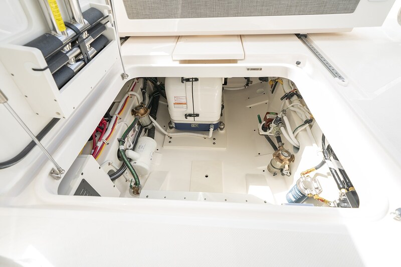 Tiara 34 LX lazzarette Tiara Yachts 34 LX