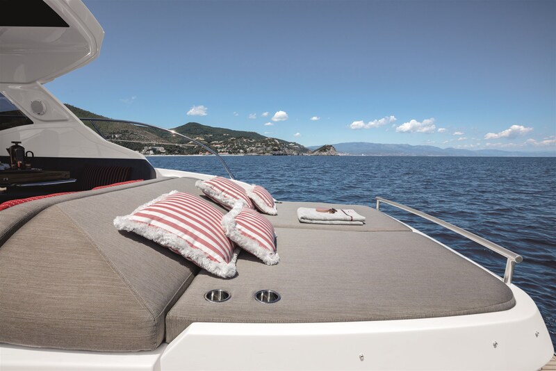 A45 Aft Sunpad 2 Azimut Atlantis 45