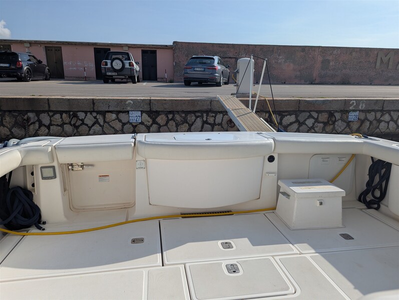 Tiara 3900 Conv. cockpit Tiara Yachts 3900 Convertible
