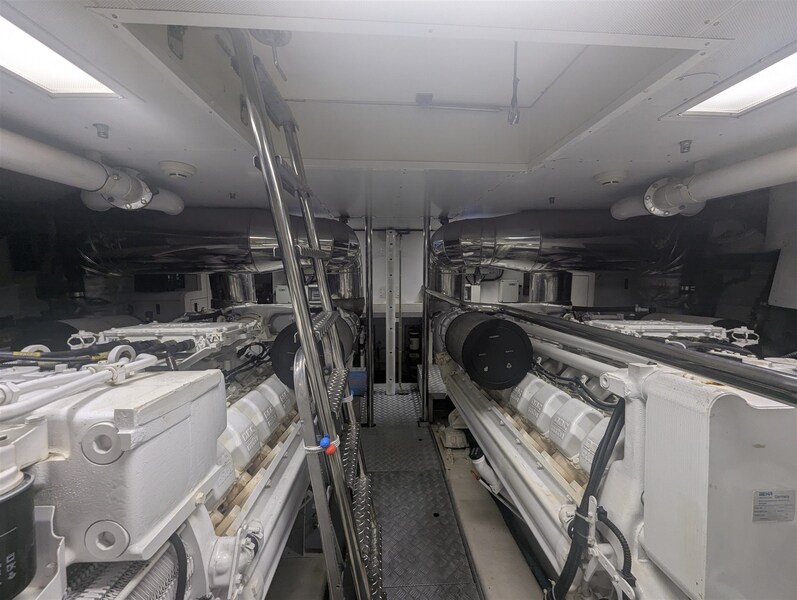 Riva 85 Opera engine room Riva RIVA 85 OPERA
