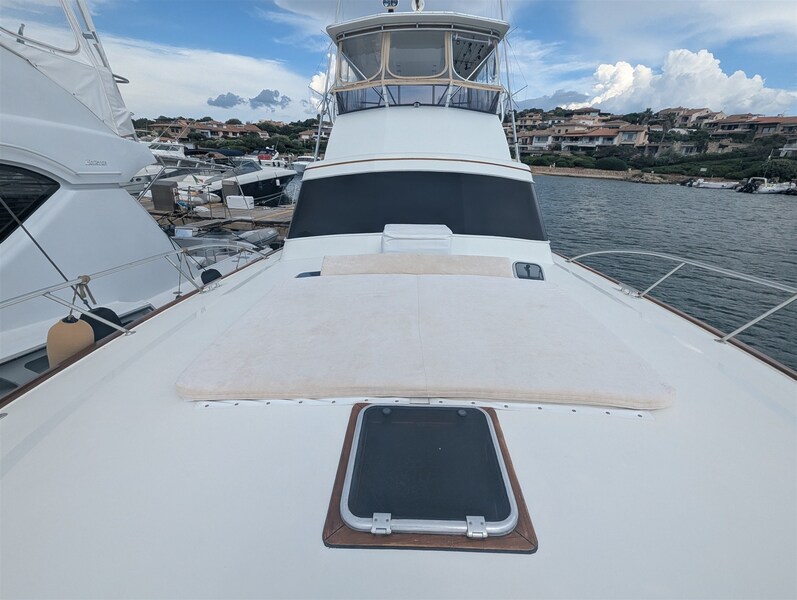 Davis 47 bow deck Davis Yacht DAVIS 47 SPORTFISHERMAN