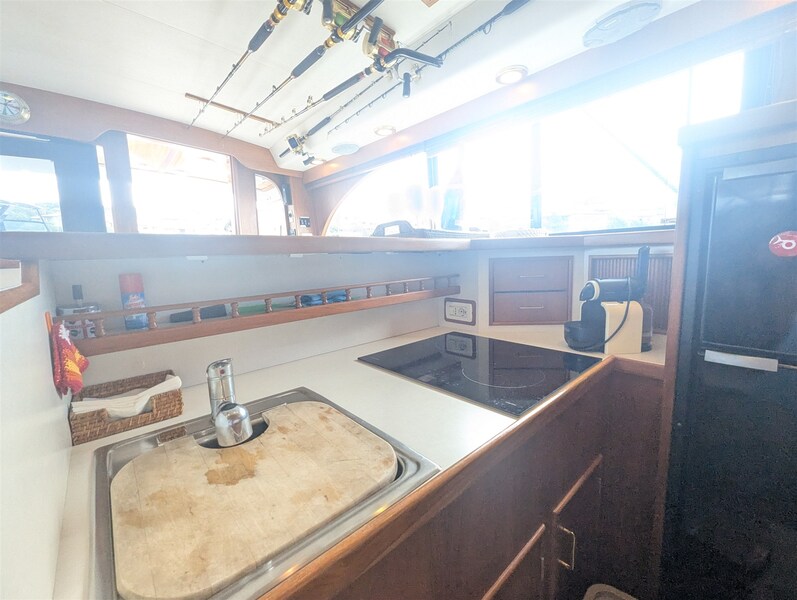 Davis 47 galley Davis Yacht DAVIS 47 SPORTFISHERMAN