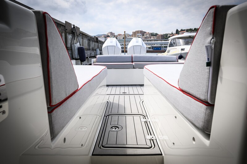 Toy 39 Outboard, detail Toy Marine TOY 39 FB