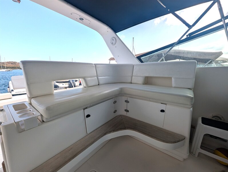 Tiara 4100 Open upper dinette Tiara Yachts 4100 Open