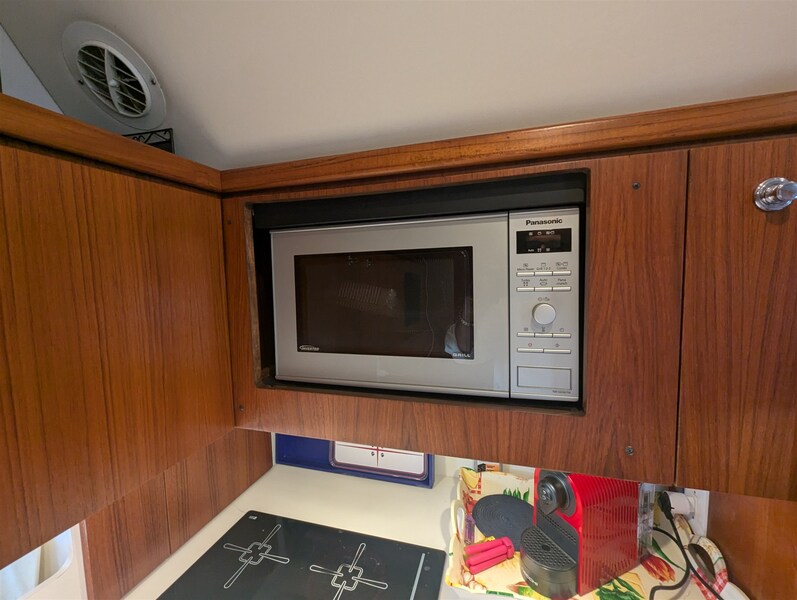Tiara 4100 Open, galley detail Tiara Yachts 4100 Open