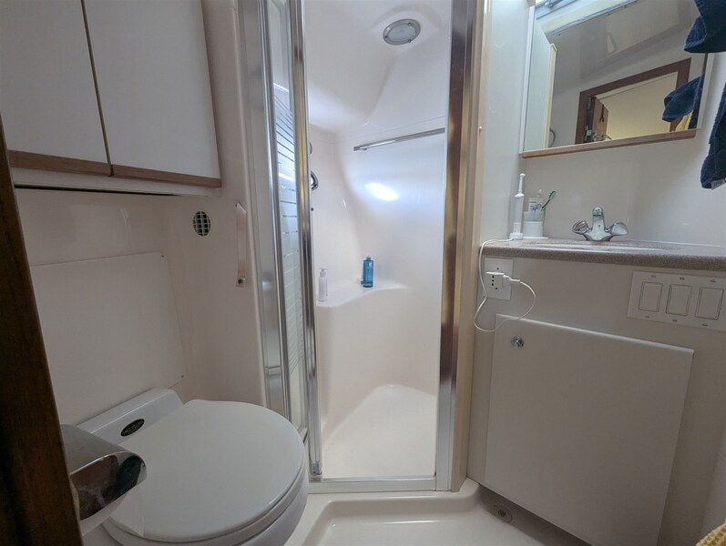 Tiara 4100 Open head view Tiara Yachts 4100 Open