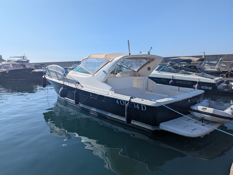 Riviera 4000 Offshore aft profile Riviera Marine 4000 Offshore