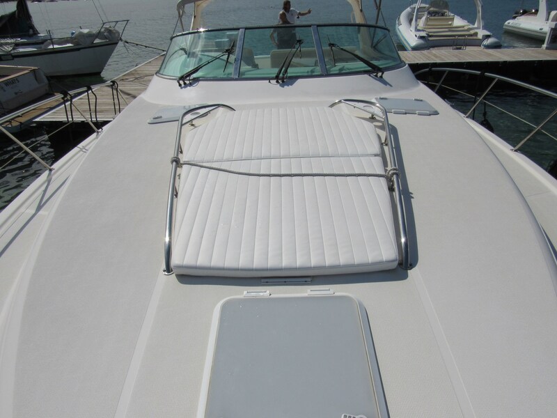 Riviera 4000 Offshore, forwad sundeck Riviera Marine 4000 Offshore