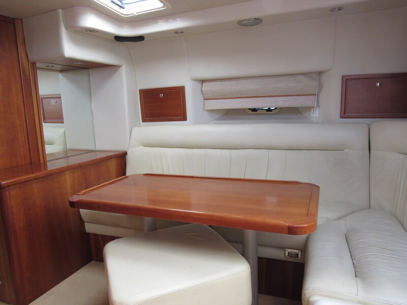 Riviera 4000 Offshore, dinette Riviera Marine 4000 Offshore