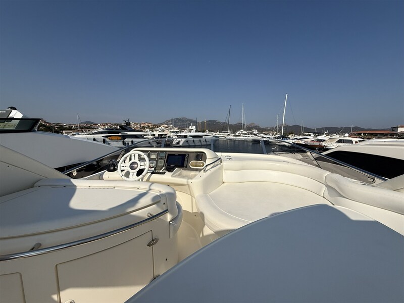 AZIMUT 55 Fly detail Azimut 55 Flybridge