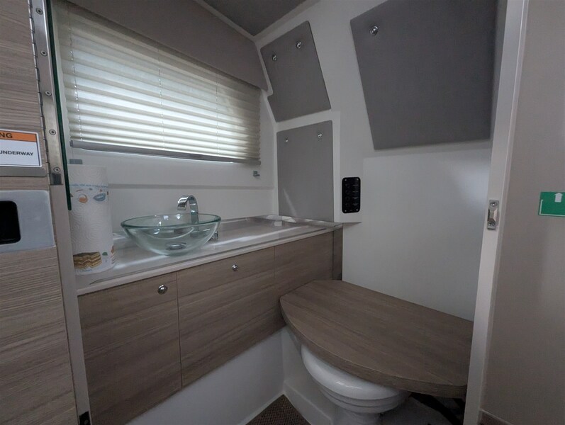 {I} Bathroom Saxdor 320 GTO