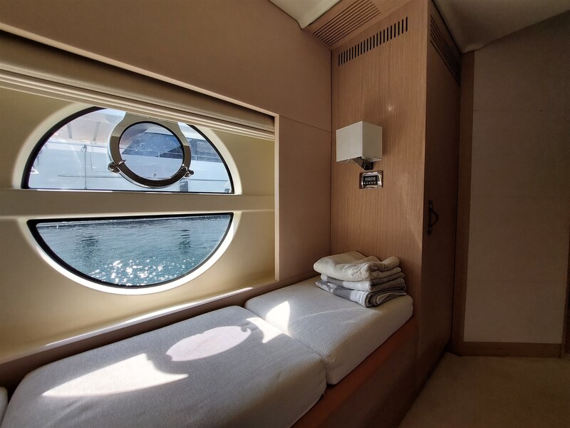 {I} Owner's cabin detail Beneteau MONTE CARLO 5