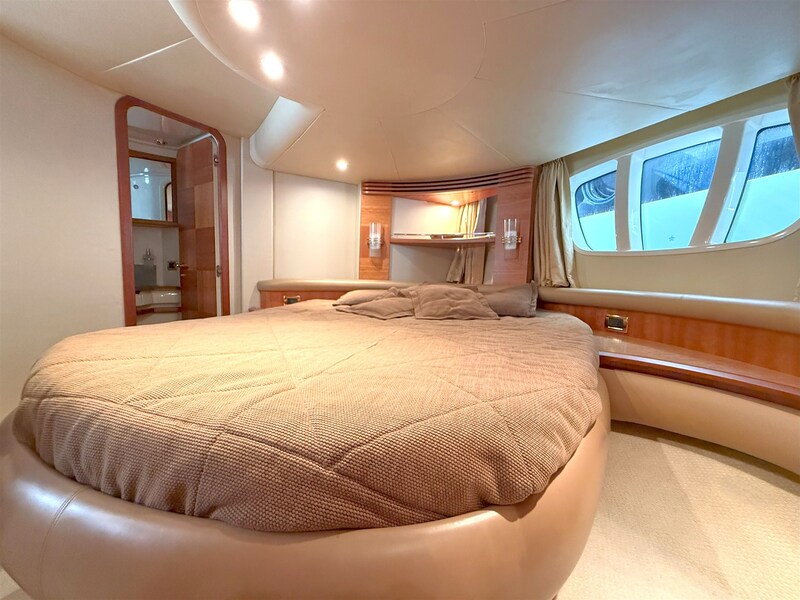 {I}Guest Cabin Azimut 55 Flybridge