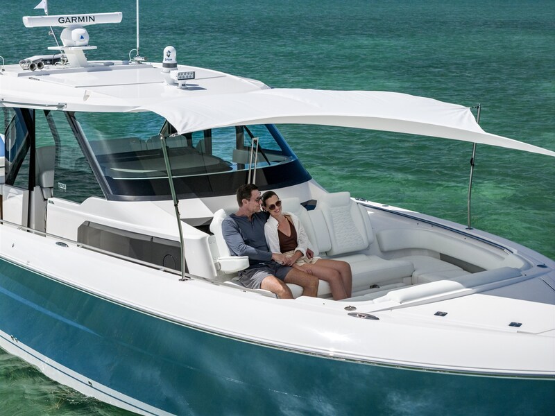 Fwd dinette Tiara Yachts 46LS
