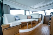 Tiara 48LE dinette Tiara Yachts 48 LE