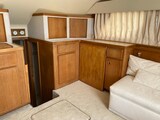 {I} salon detail Bertram Yacht 37' Convertible
