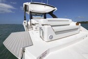 Side terrace Tiara Yachts 46LS
