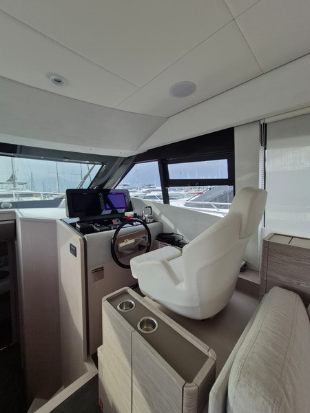 WhatsApp Image 2025-12-01 at 10.52.10 (2) Ferretti 500