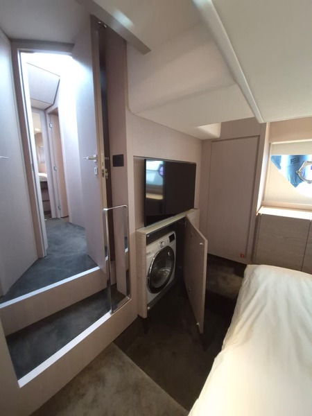 WhatsApp Image 2025-12-01 at 10.52.09 (2) Ferretti 500