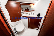 24.-theia-bathroom-1-1024x682 Beneteau Oceanis 45