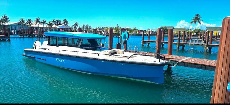  Axopar 37 Cross Cabin