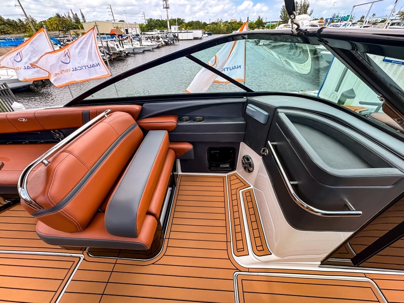 Regal 2800 Bowrider