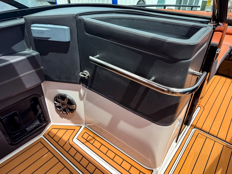  Regal 2800 Bowrider