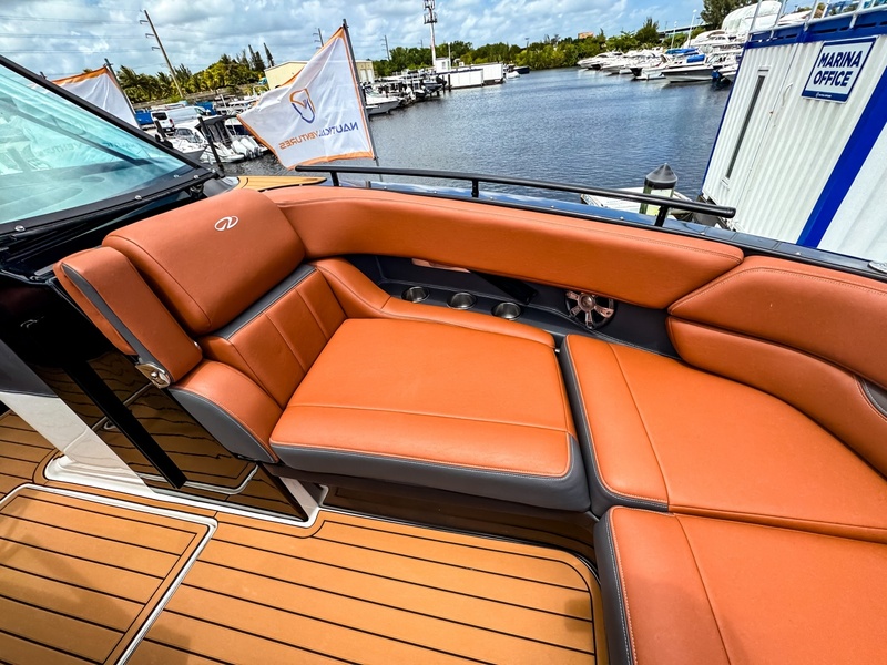  Regal 2800 Bowrider