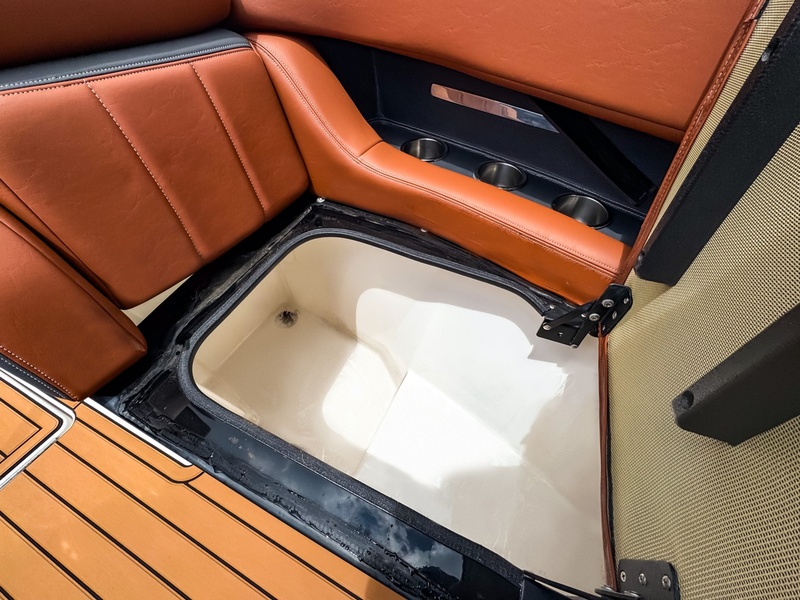  Regal 2800 Bowrider