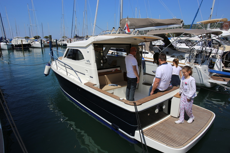 Camaro 800 Internautica International Boat Show 2016