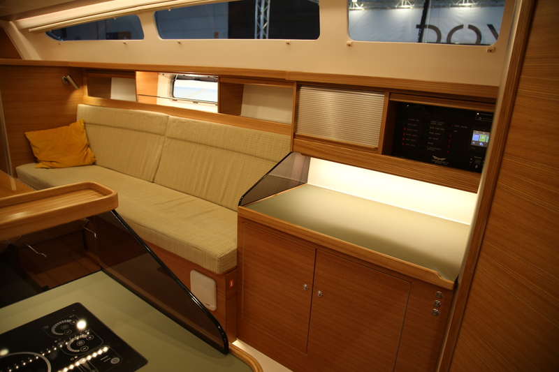 Saloon The all new Dragonfly 40 Performance Cruiser